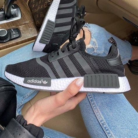 Кроссовки adidas NMD (адидас нмд) купить .